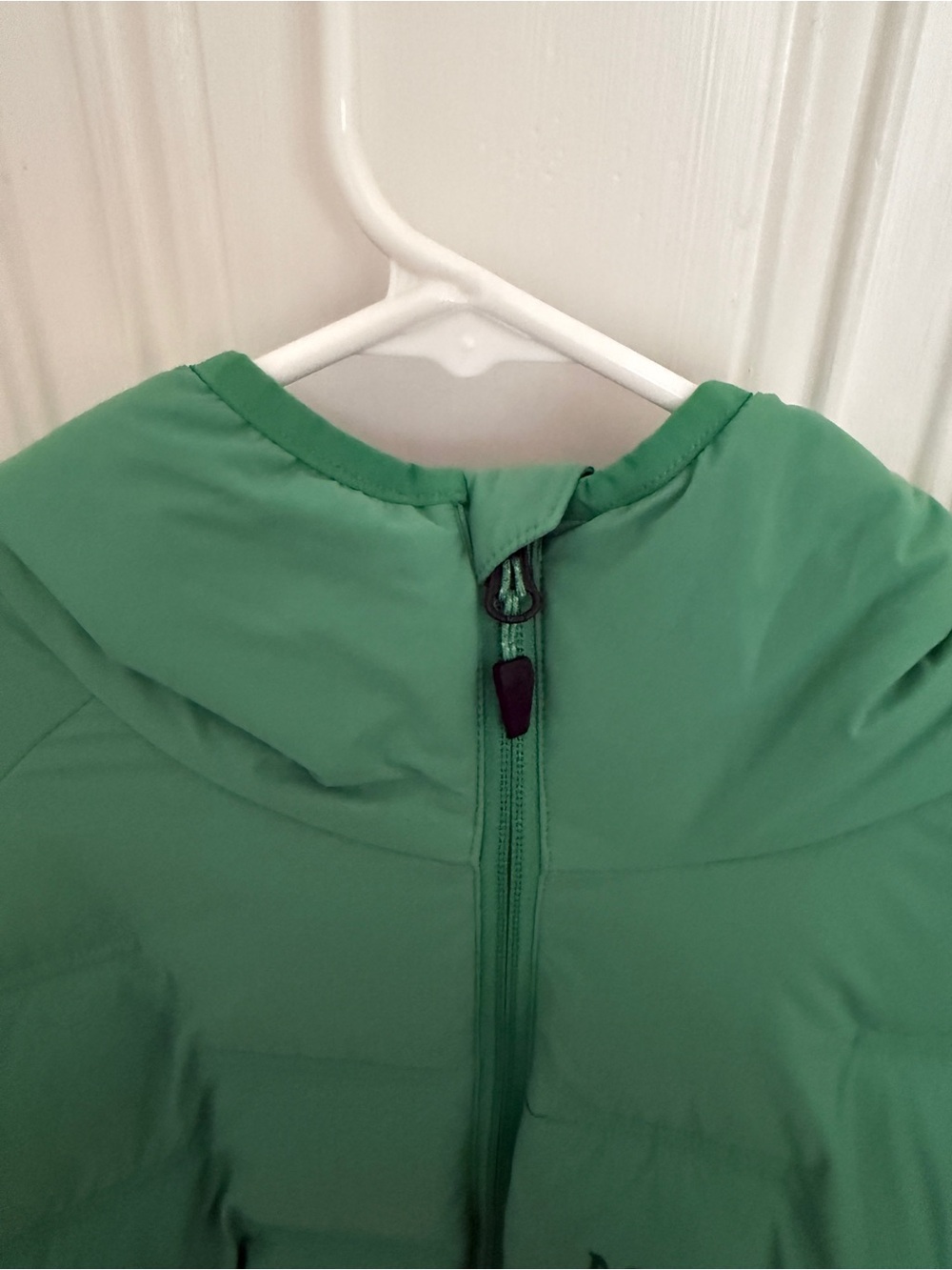 Marmot Two-Tone Green Hooded Puffer Jacket - Picture 2 of 7